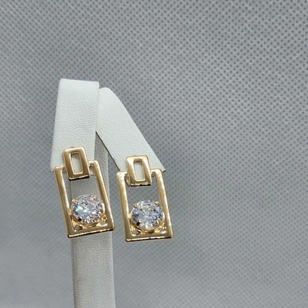 Brand New   Brazilian 18k Gold Filled Earrings with Round Gem - Picture 2 of 4